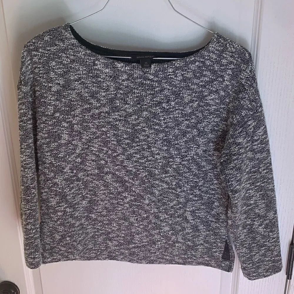 New Banana Republic crop top black and white